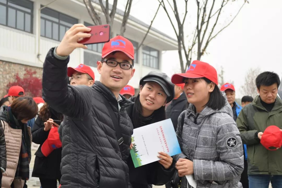 湖北广播电视台(集团)"迎新春东湖绿道健康行"今日举行