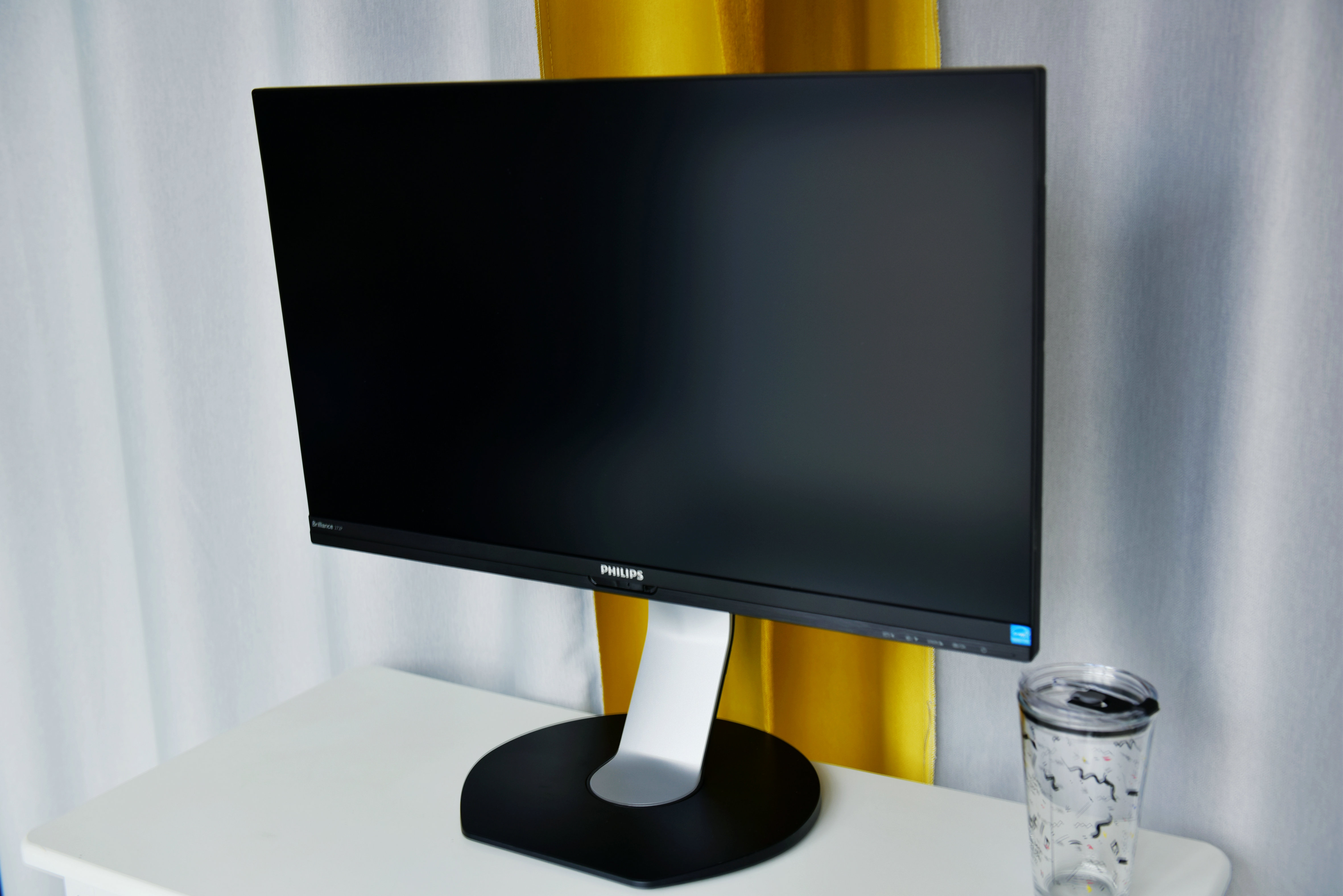 低蓝光飞利浦27寸显示器体验评测107亿色搭配ips的4k加持