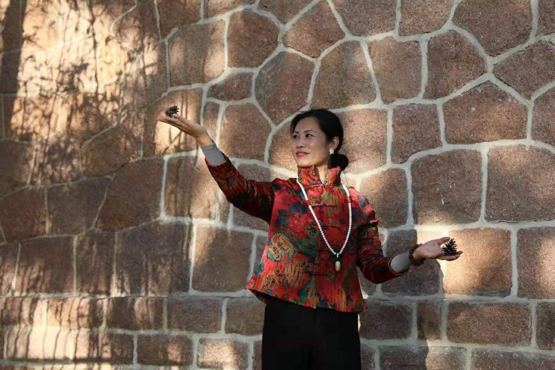 卢桂芳:荣成雪梅读写团队成员,荣成市石岛湾中学教师,毕业于山东师范