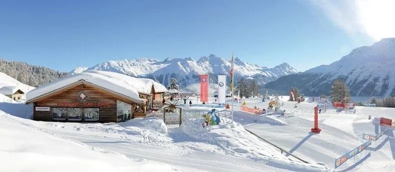 现在90后冬天最爱干什么当然是滑雪呀