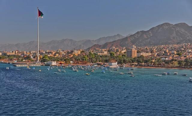 约旦唯一的港口城市亚喀巴海域,拥有世界上最五彩缤纷的海底风光.