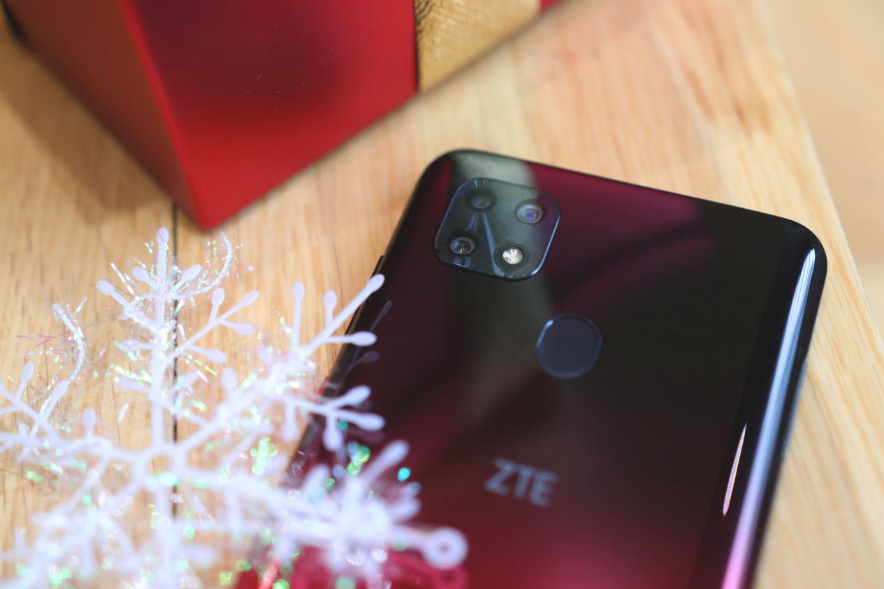 选一台中兴blade 20孝心版送长辈,开启温暖圣诞季