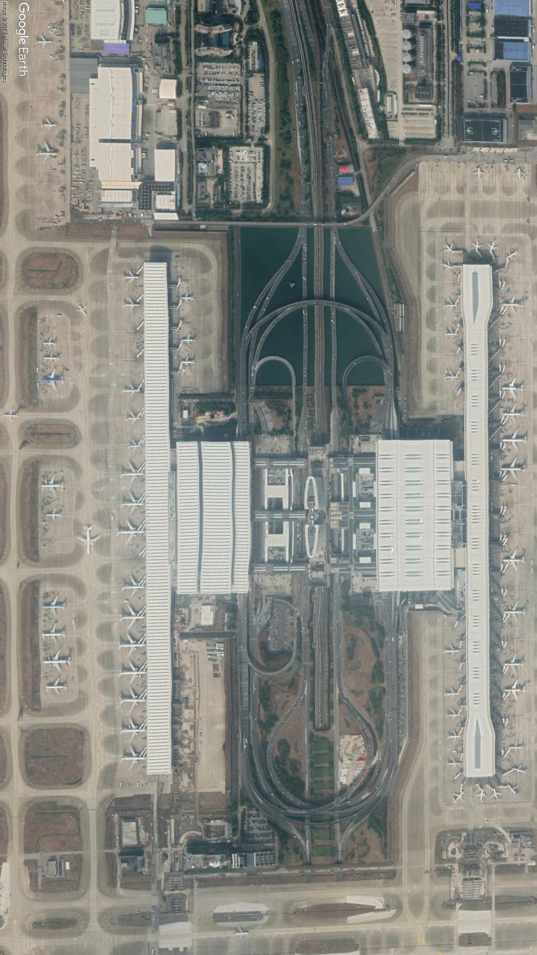 卫星航拍中国10大机场,广州机场像鳄鱼,重庆昆明像甲虫,神奇!