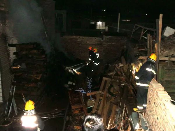 院内垃圾起火;【10日01时13分】西宁城西区张家湾村一民房发生火灾