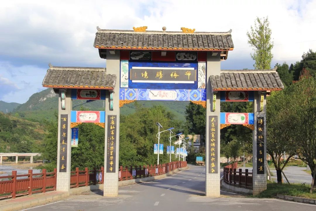 昌明镇猛安村距昌明镇政府所在地7公里,距贵定县城25公里,东接黄土村