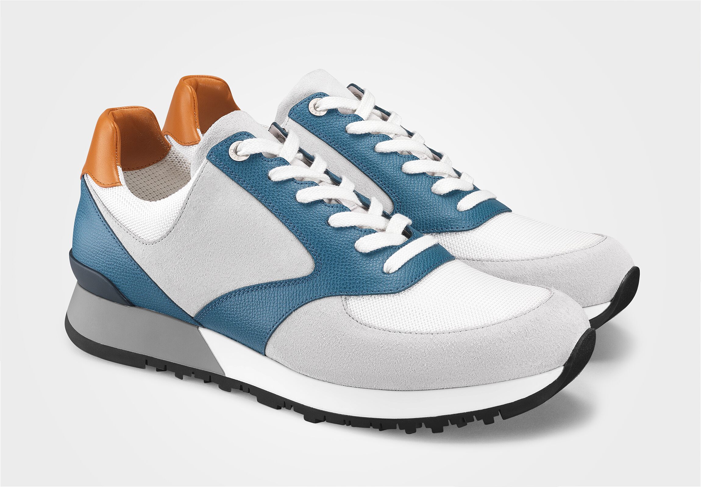 纯正风格融合创新精神,向品牌精湛的制鞋工艺致敬