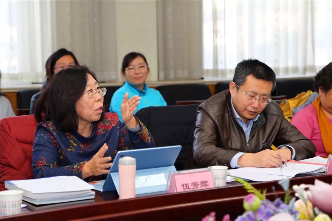 结题展示课,由课题参与者语文教师张方建和高一(3)学生共同为大家呈现