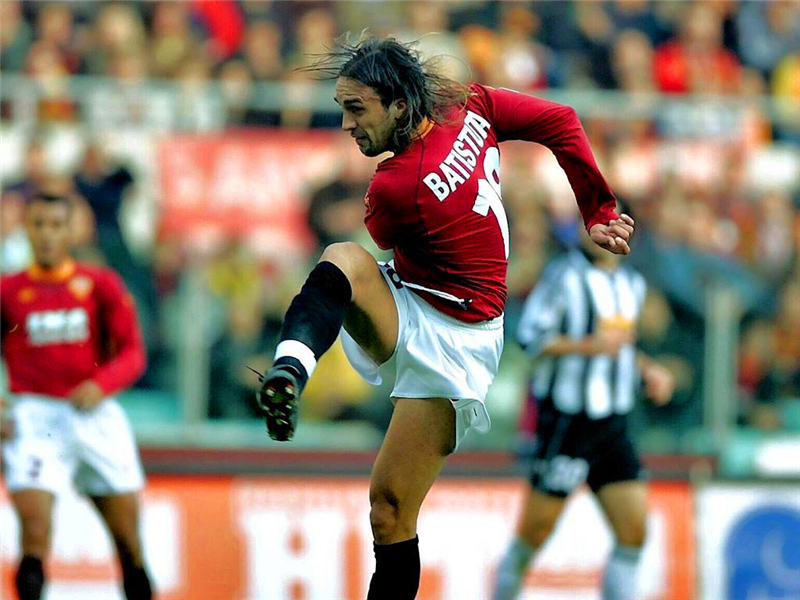 他嫌弃巴蒂口臭质疑托蒂贪财暗示裁判戴绿帽退役后照样惹事