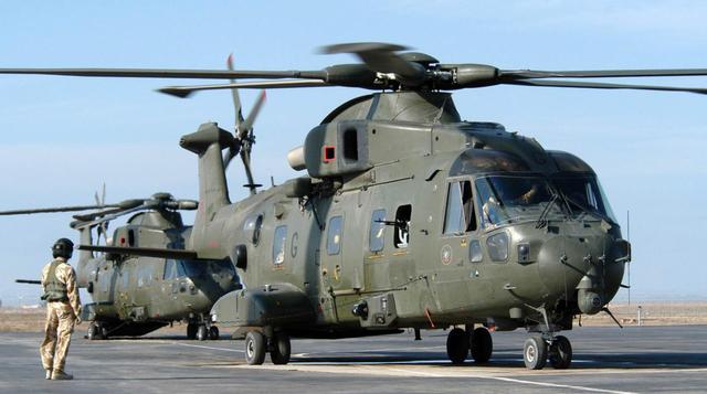 图为灰背隼预警直升机