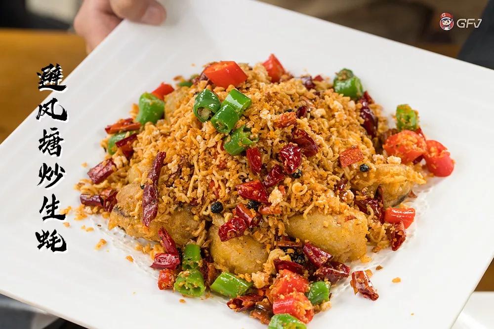 最香口:避风塘炒生蚝  限时优惠价:33元/份(10只) 清蒸生蚝就吃刀多