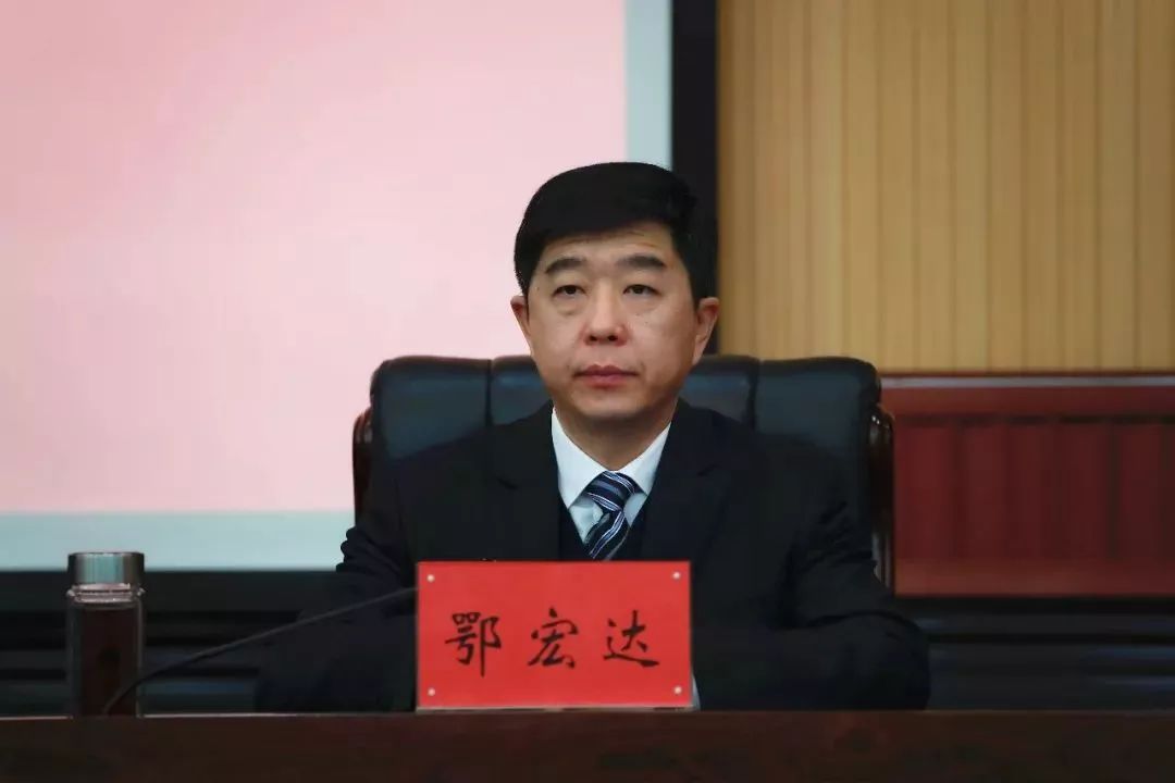 鄂宏达任新疆生产建设兵团第十三师党委副书记,师长