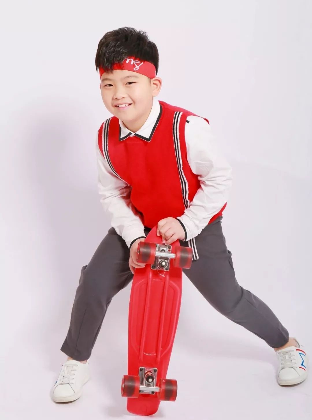 鬼马小唱将郑子涵,擅长唱歌,钢琴和篮球,有着3年艺术培训年限的他,曾