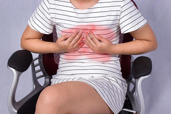 女人乳房胀痛,暗示身体不太好?原因很明确,别自己吓自己