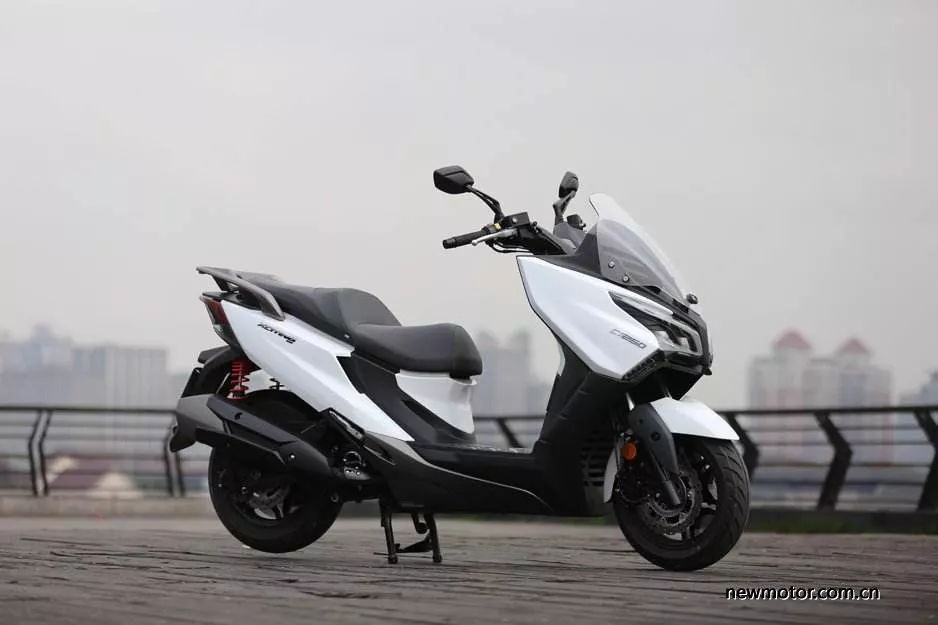 光阳people 250抢先体验,国内同级首款大轮踏板