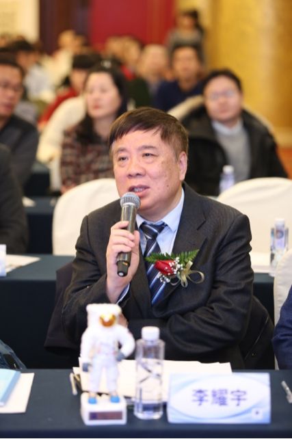 蒙面切磋深藏功名技艺全飞显山露水2019同仁屈光手术