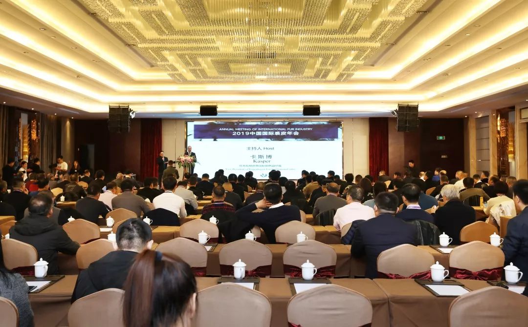 中国食品土畜进出口商会会长曹德荣先生,招远皮革城有限公司董事长彭