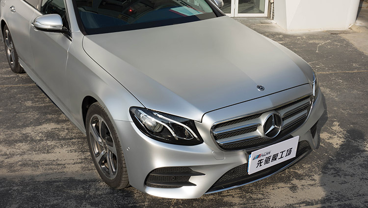 这几年可以说是非常的流行,因为它的便捷性和效果性要比喷漆好很多