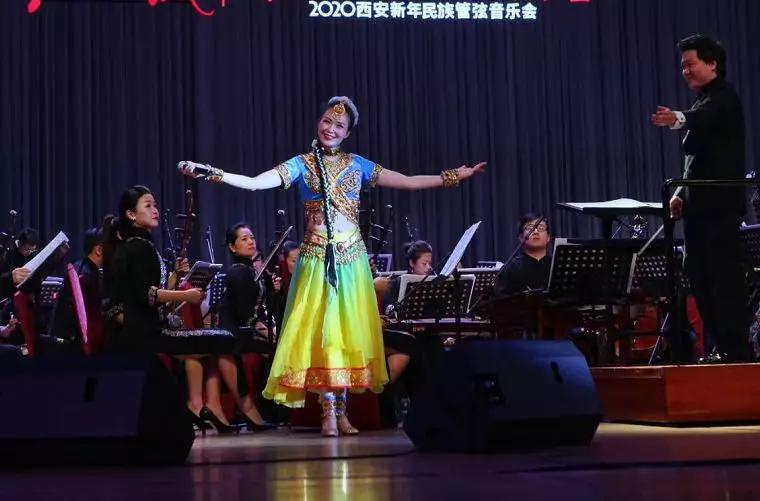 音乐会还特别邀请了曾乙,朱立群等知名艺术家倾情演绎,为现场观众们
