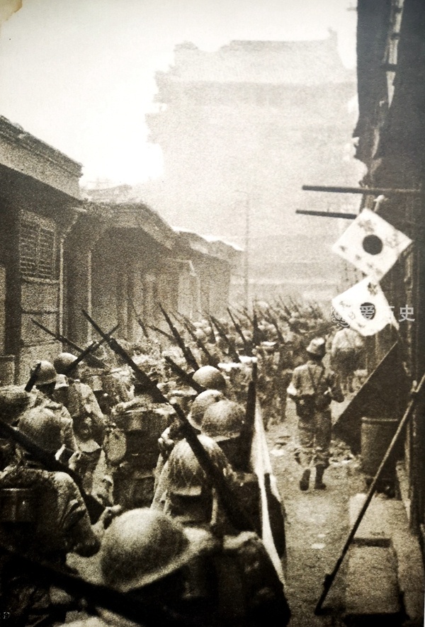 原创日军侵占保定老照片:守军无援只能苦撑 高高的城垣难挡兽兵