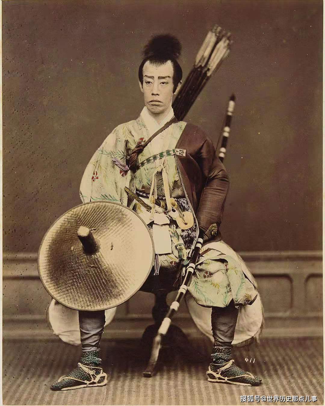 罕见的历史老照片中世纪一身戎装的日本武士