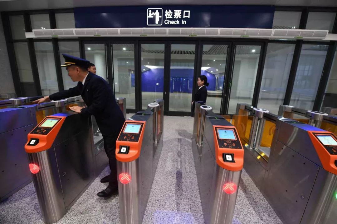 个站点:银川火车站,机场高铁站,灵武北站,吴忠站,红寺堡北站,中宁东站