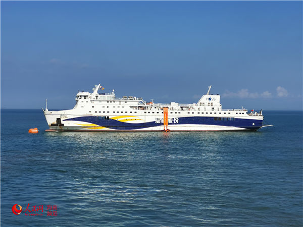 12月24日上午9点40分,海口秀英港码头"黎母岭"号客滚船上,海南省副