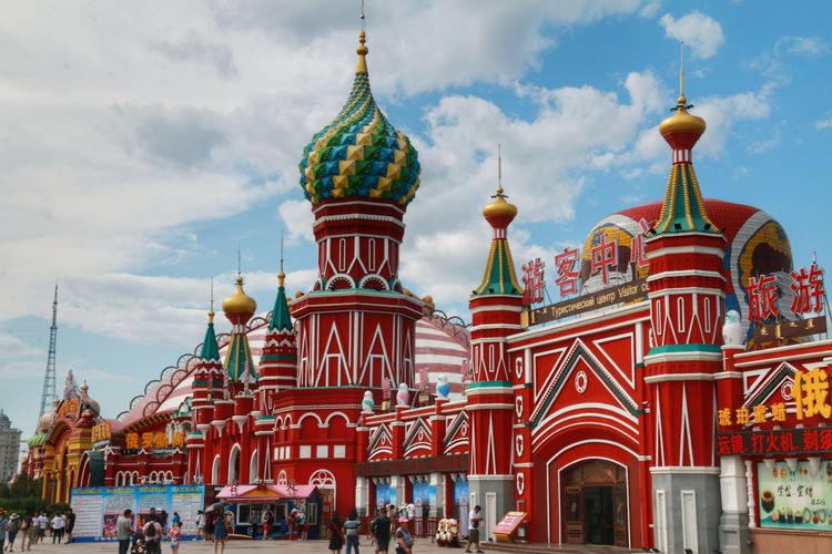 在国门前合个影,旅程结束.明天就要返回海拉尔机场返程回家.