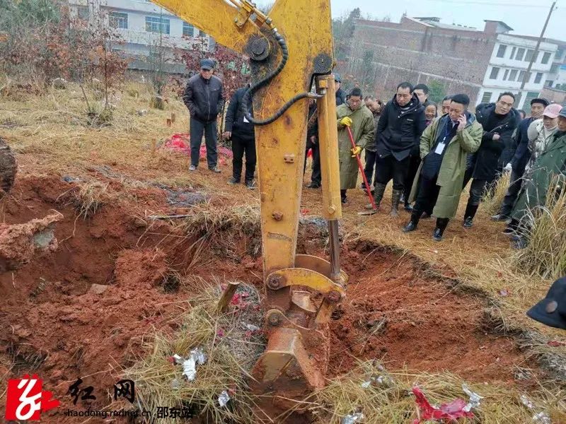 邵东两市塘街道迁坟首战告捷,顺利搬迁坟墓30余座