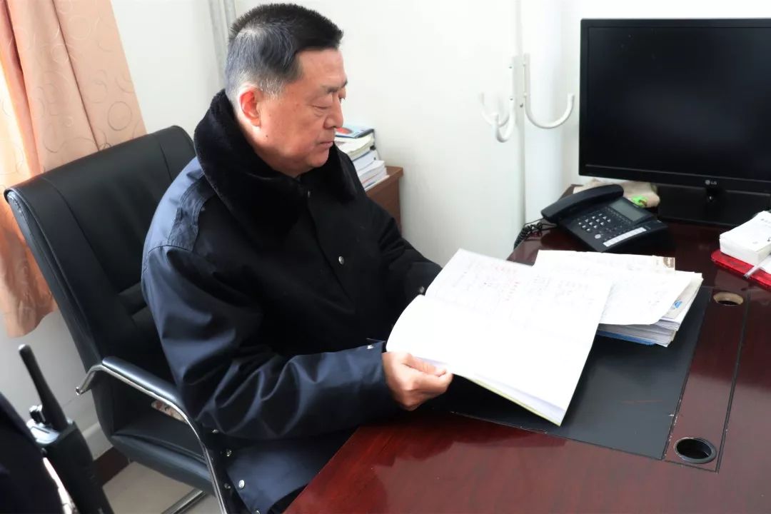 民警食堂等场所,通过与民警谈话,听取汇报,实地察看等方式,对萨拉齐