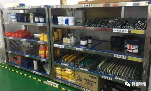 定位:确定工器具的具体存放位置,不得随意改动,并在摆放区域粘贴标签