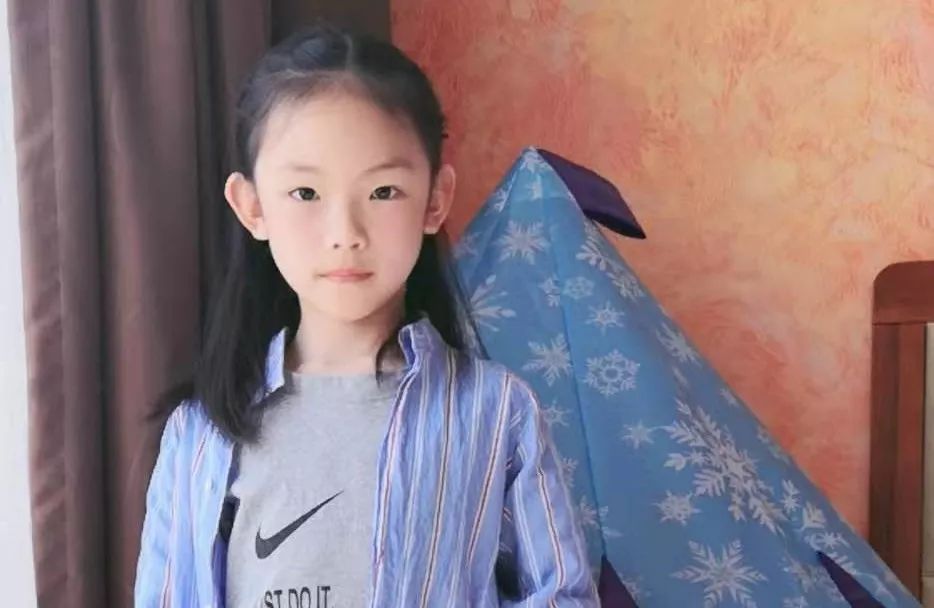 彭思熠,女,2011年 4年 13日出生,丹阳市界牌中心小学三年级十六班学生