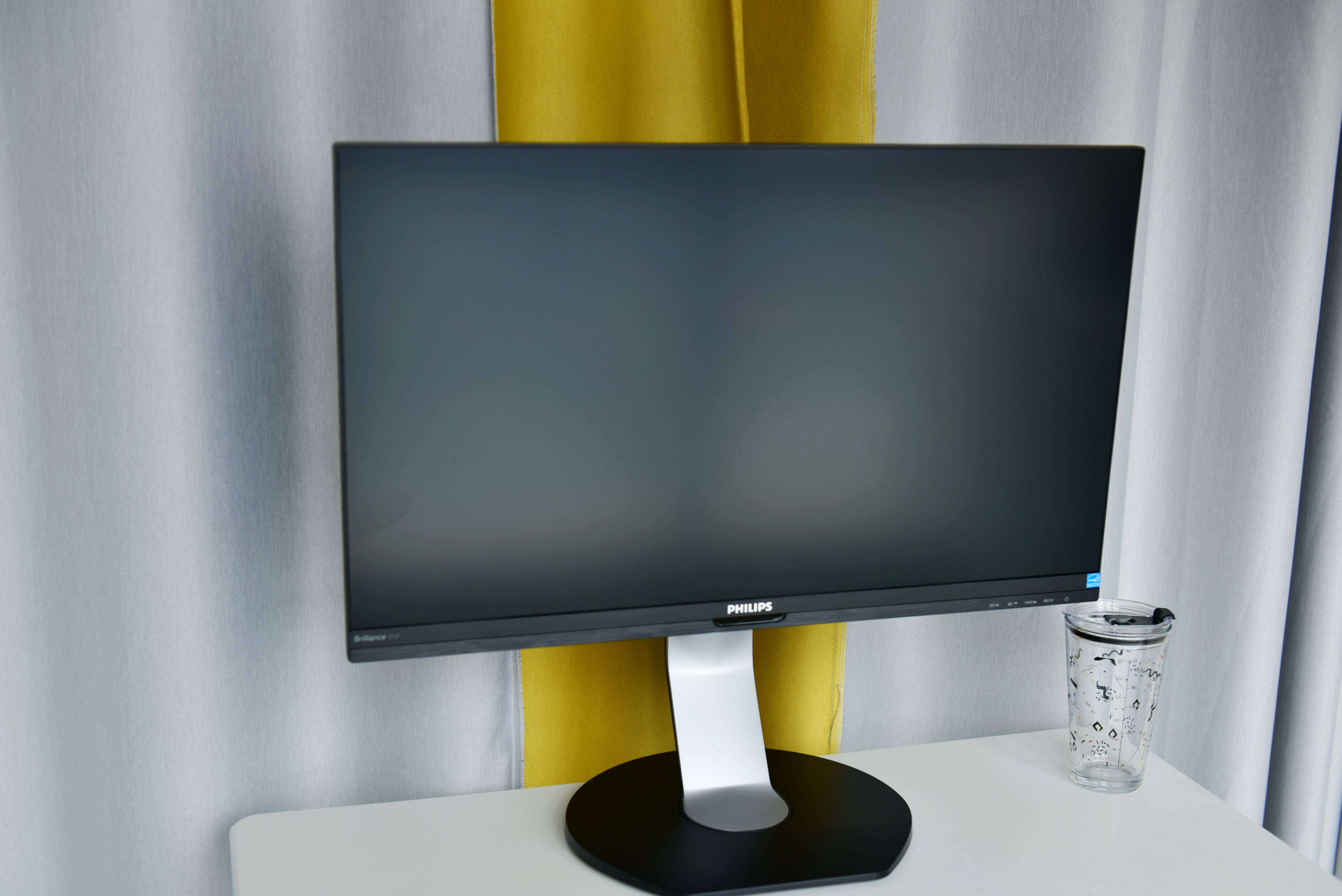 低蓝光飞利浦27寸显示器体验评测107亿色搭配ips的4k加持