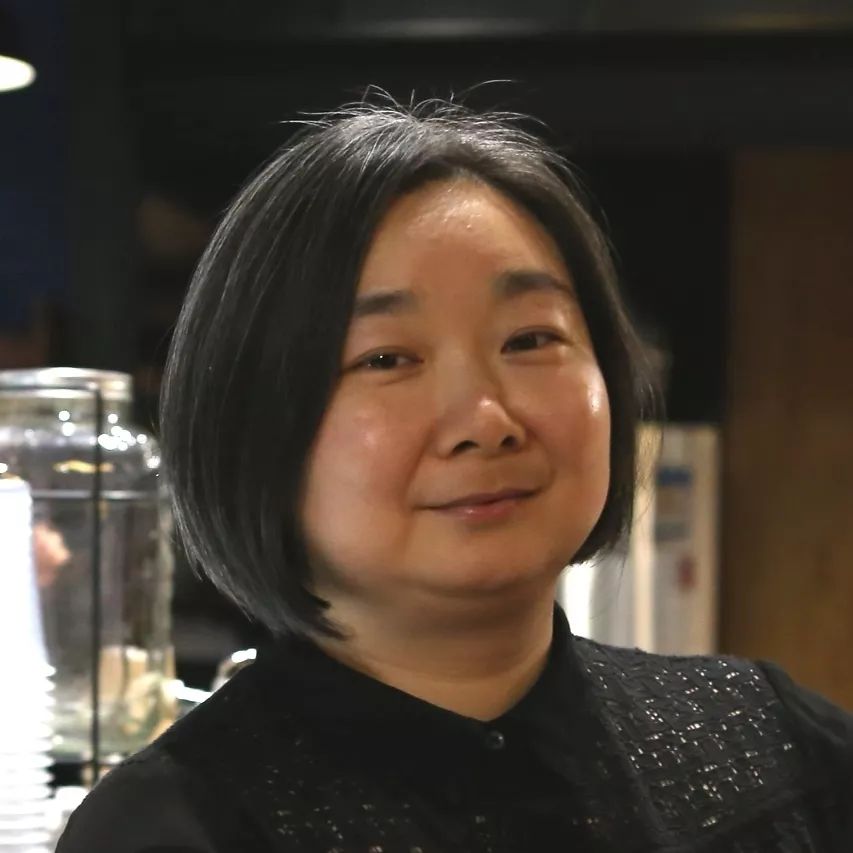 对话人: 黄盈(青年戏剧导演) 胡薇(中央戏剧学院教授) 胡 薇 问