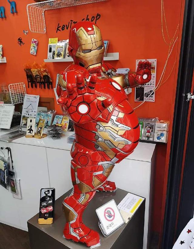 是兄弟就一起胖,陪着雷神一起胖的钢铁侠