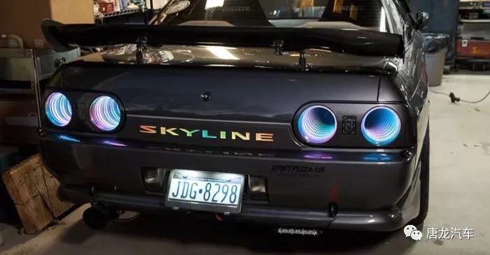 这台r32 skyline就改了hd infinity mirror尾灯,四盏圆灯深不可测,不