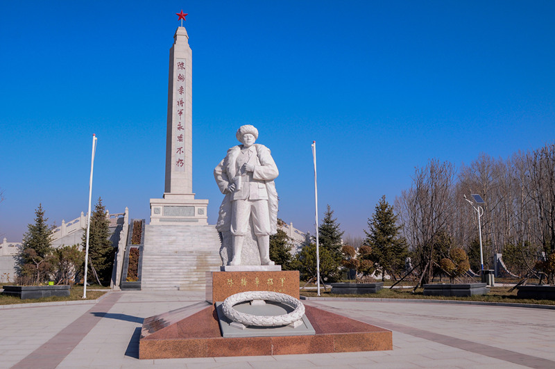 红色旅游  陈翰章烈士陵园位于敦化市翰章乡翰章村,东北抗日联军狄换