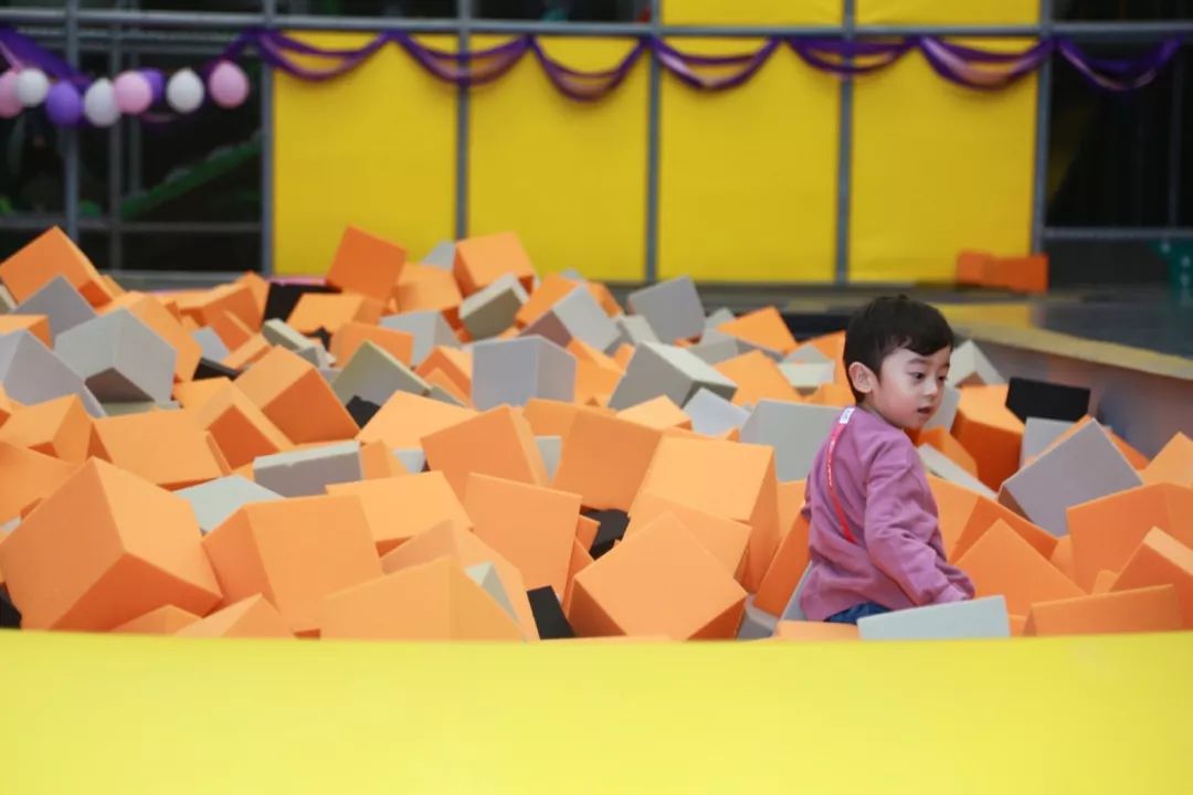 打卡抖音网红蹦床馆,一起嗨起来!