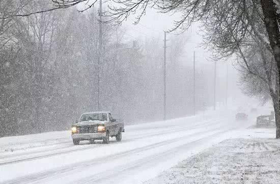 雪天駕駛小技巧