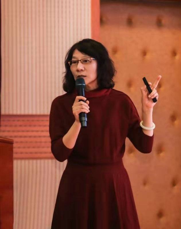 经济系主任,教授,博导,《民办教育蓝皮书》主编杨娟发表了《中学生