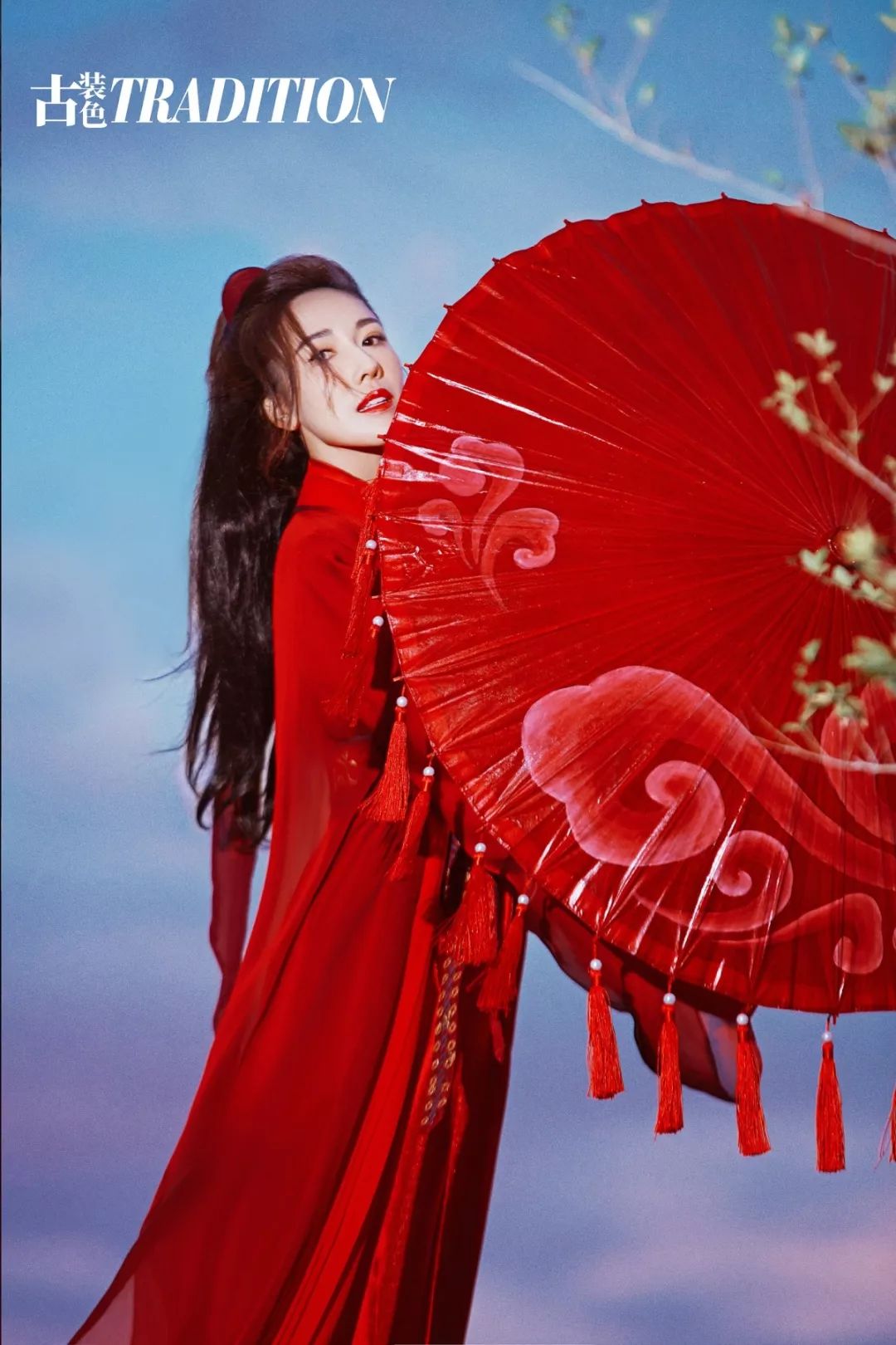 李施嬅古装写真红与白交错的双面人生