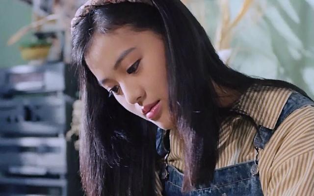 《七小福》后她接着出演了《虎胆女儿红》《新半斤八两》《神算》《我
