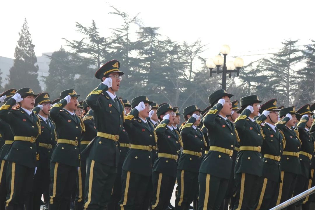 简讯丨清华大学学生国旗仪仗队举行第26届队员授带仪式