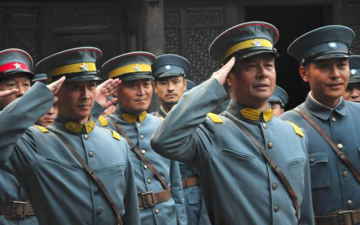 从全国局面来说,奉系军阀,直系军阀,皖系军阀等大军阀集团相互进攻