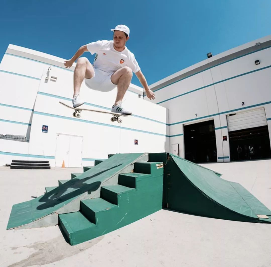 inthings代表法国滑板风格的保护伞