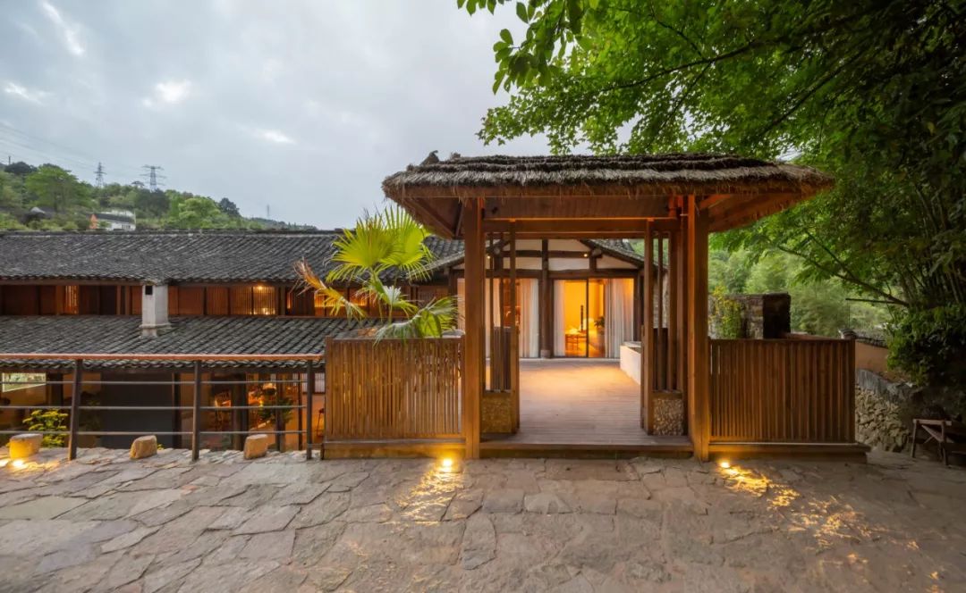 四百年的老宅爆改成民宿玻璃茶室童话树屋把岁月酿成的酒说与你听