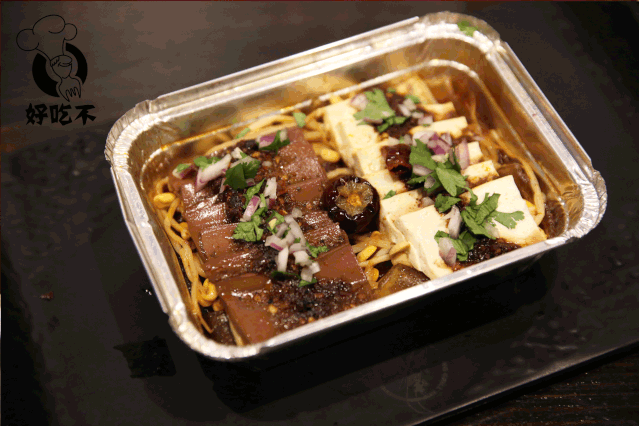 锡纸鸭血一直是烧烤必吃的好拍档,串江湖还独创了阴阳血豆腐!