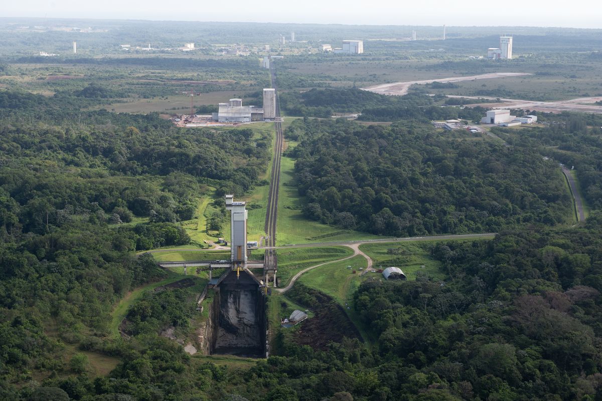实际上在殖民时代,圭亚那整个区域被分成了三个部分,分别是英国殖民的