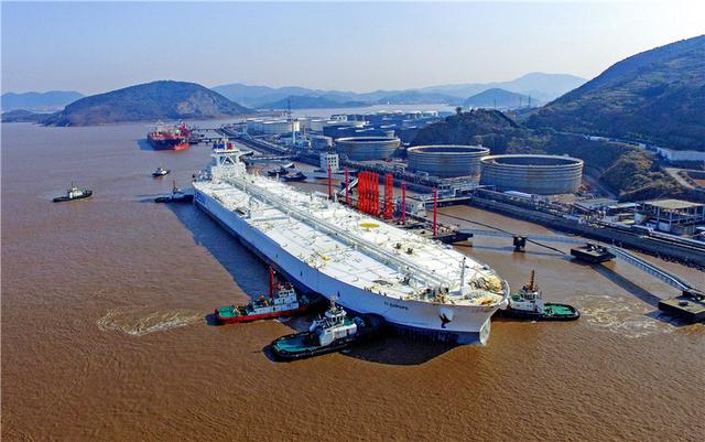 宁波大榭港区年吞吐量破亿吨