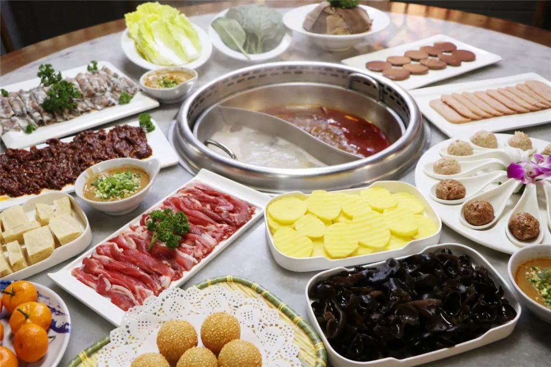 99元抢原价277元火炎焱燚火锅4人餐7荤6素包锅底小料