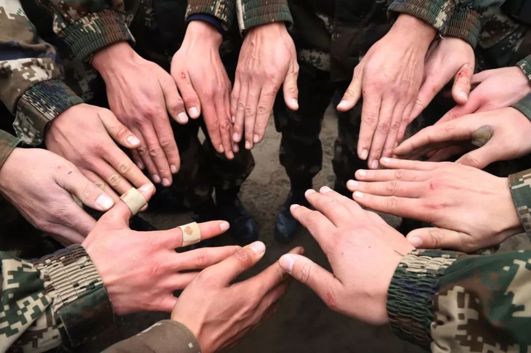 刺刀见红传统课目锤炼官兵血性胆气